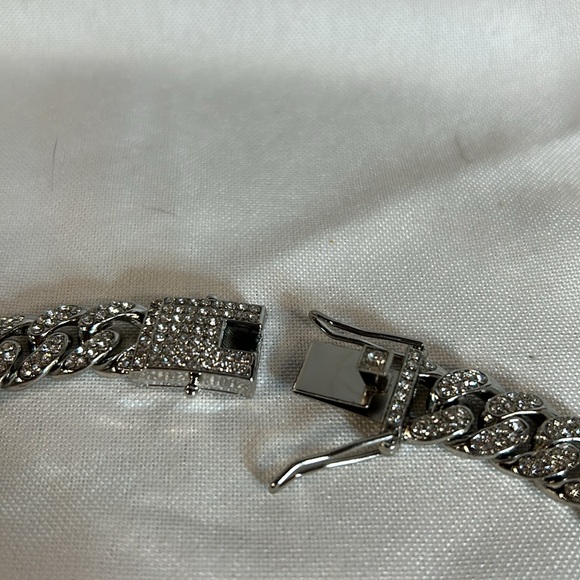 16” Rhinestone Unisex Cuban Link Necklace.  Stainless Steel Silver Tone. NWT - Picture 4 of 6